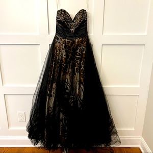 Jovani sweetheart strapless black evening gown, with tulle skirt overlay